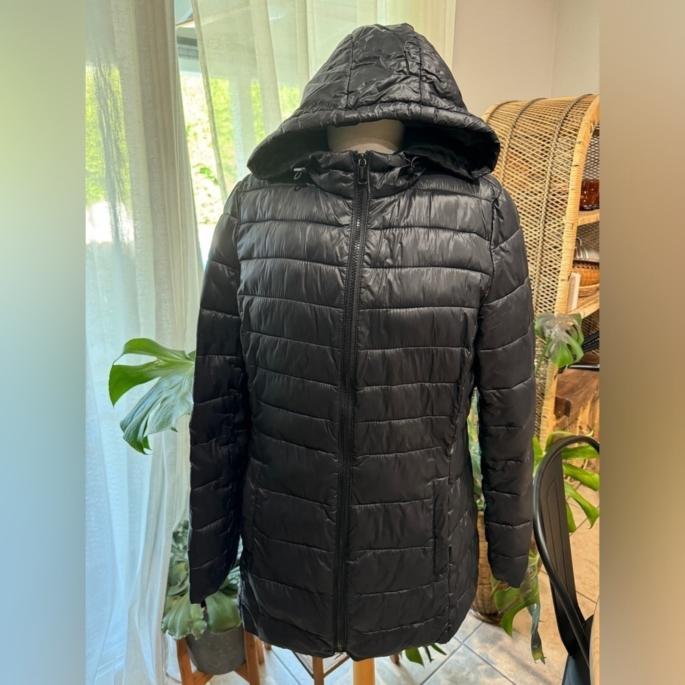 Black‎ puffer jacket hood